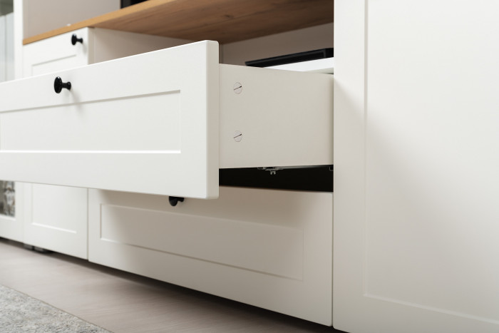 Остин 11.53 Кровать + ортопед + 13.225 Шкаф-пенал + 16.47 Тумба под ТВ, белый шагрень/дуб крафт золотой