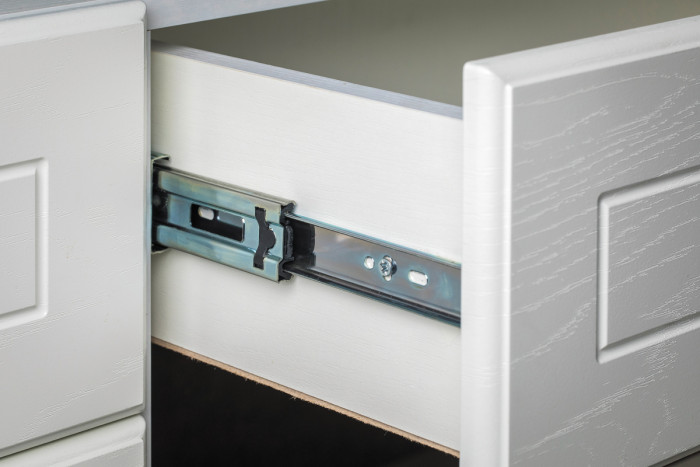 Ливерпуль Спальня № 4 Кровать 11.08ОСН + Шкаф 13.134 + карниз + Комод 10.103, ясень ваниль/белый