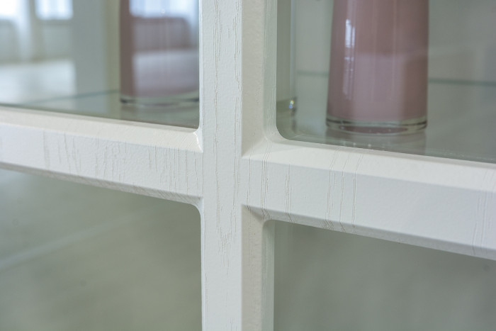 Ливерпуль Шкаф-витрина + карниз, ясень ваниль/белый