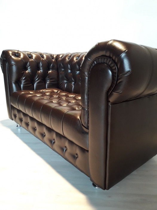 Диван офисный нераскладной Честер 2-х местный, отстрочка каретка, экокожа коричневый